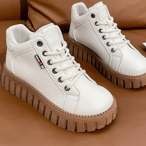 Bocanci cu talpă groasă, de mărime mică