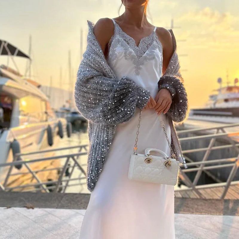 Sweater strikket med ensfarvede glimmer